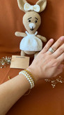 ست هدیه عروسک بافتنی خانم خرگوشه و دستبند های مرواریدی