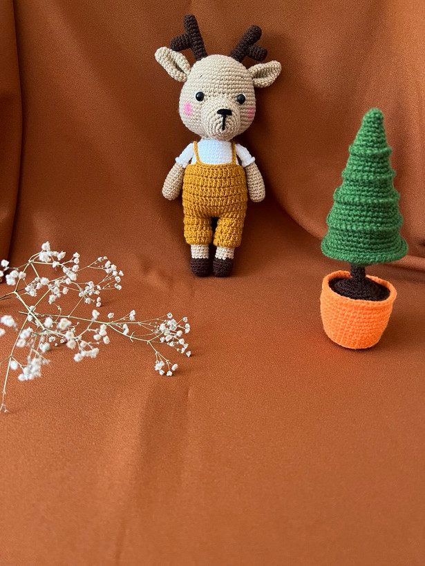 عروسک گوزن بافتنی