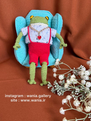 عروسک بافتنی مبل و قورباغه