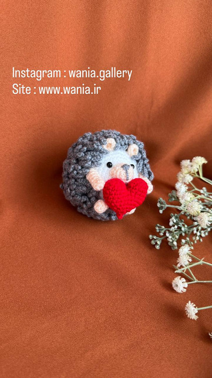 خرید اینترنتی عروسک بافتنی جوجه تیغی عاشق برای ولنتاین