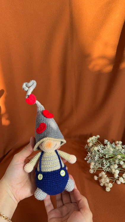 خرید اینترنتی عروسک بافتنی کوتوله عاشق با قیمت مناسب