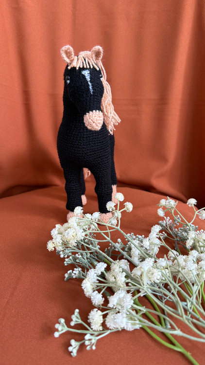 خرید اینترنتی عروسک اسب سیاه