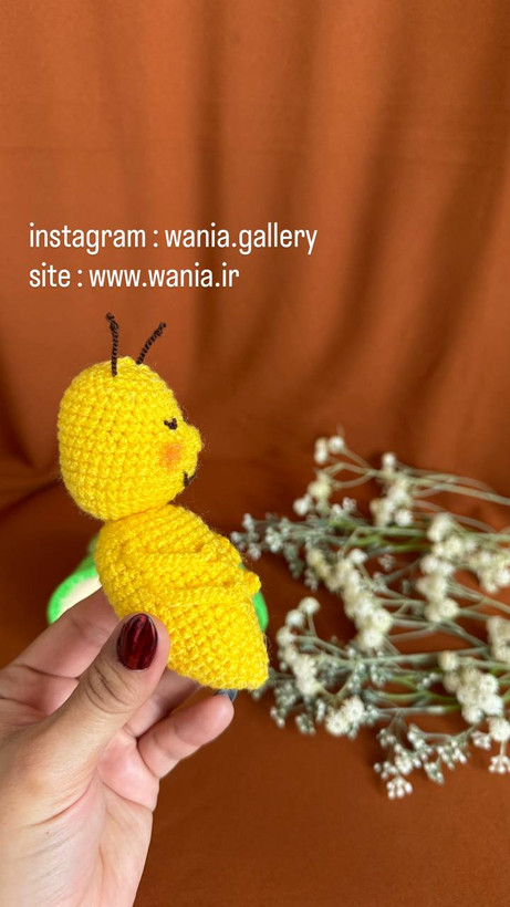 عروسک بافتنی کرم